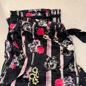 VICTORIA’S SECRET SATIN PAJAMA 2 PIECES LONG SLEEVE & PANTS Sz. XL Floral